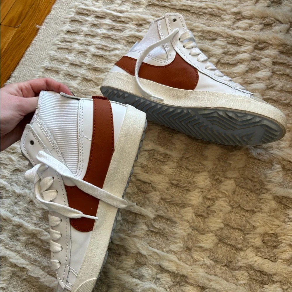 Nike blazers White and Brown High-Top Sneakers - Picture 2 of 9
